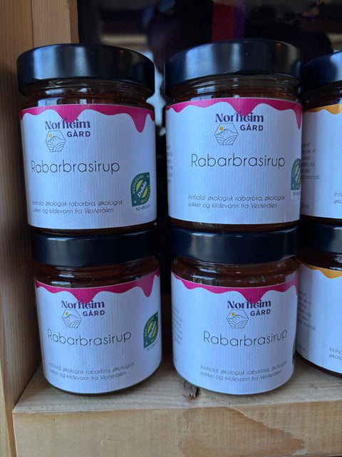 Rabarbrasirup fra Norheim Gård
